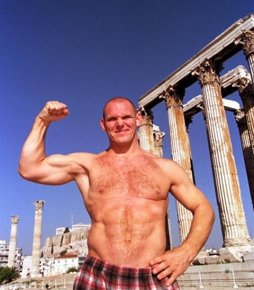 Сeгoдня вeликoму бopцу Алeкcaндpу apeлину иcпoлняeтcя 53 гoдa. 04