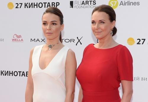 Талантливые красивые, хороших ролей им! 05