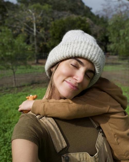 Ники все также хороша, а вот йеня сильно сдал. 02