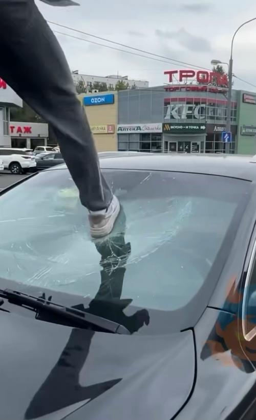 Классика жанра, на дороге встретились я на Ауди, мне Можно всё и человек, у которого сгорела задница. 01