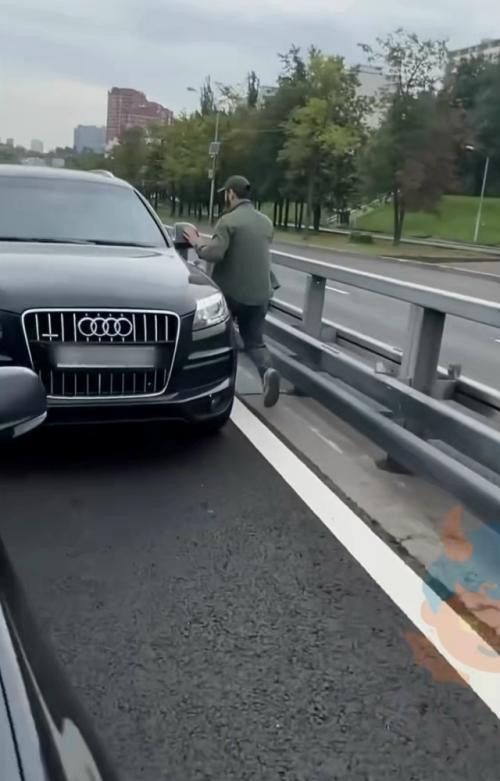 Классика жанра, на дороге встретились 