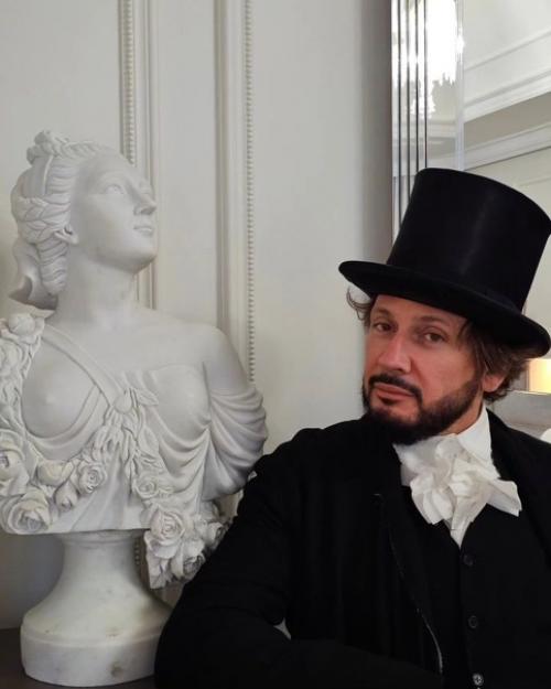 Похудевший Стас Михайлов с женой примерили образы 19-го века. 01