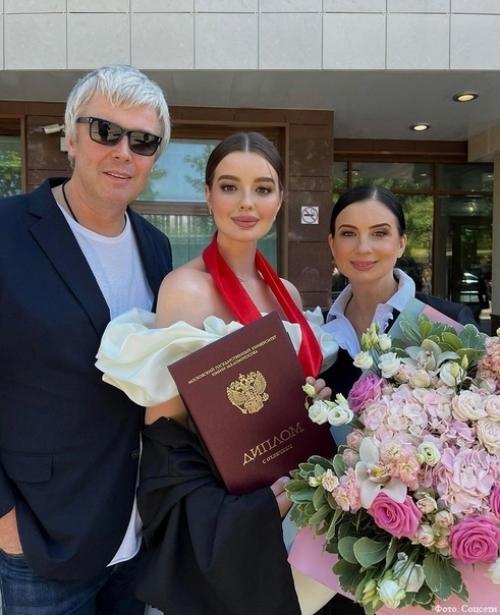 Лучшее от мамы и папы - симпатичная девушка получилась. 03