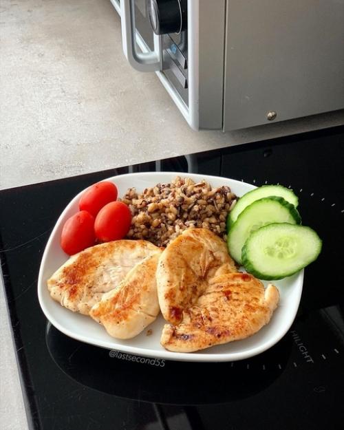 Правильное питание может быть не только полезным, но и очень аппетитным. 04