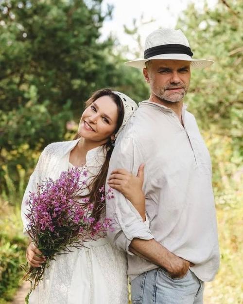 Глафира тарханова отметила с мужем 19- ую годовщину свадьбы. 01