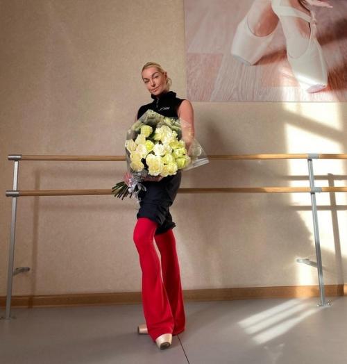 44-Летняя Анастасия волочкова продолжает таять на глазах. 03