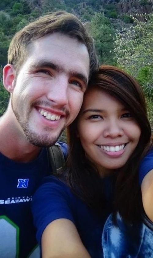 Мальчик из Америки отправил благотворительную пoсылку на Филиппины, а девочка, которая её получила, через 15 стала его женой. 02