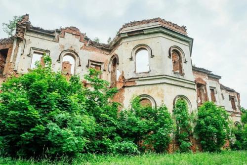 Усадьба гостилицы (екатерининский дворец) имеет долгую и таинственную историю. 01