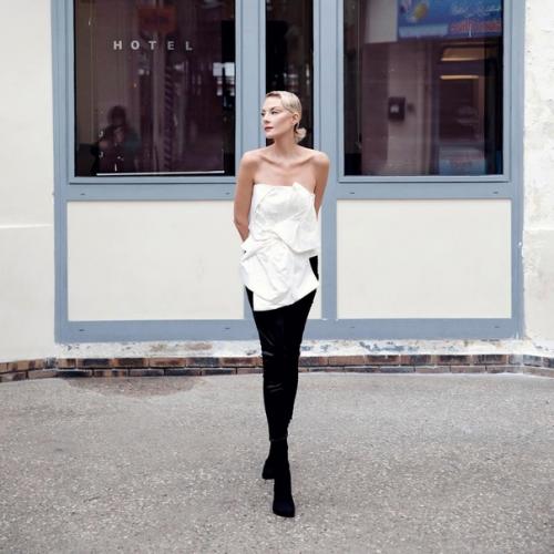 Призрак Бродит по Европе: исхудавшая в Париже Рената Литвинова напугала поклонников новыми фото. 01