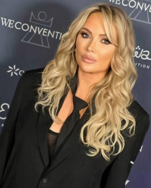 Жена Стаса Михайлова поработала над своей внешностью так что поклонники перестали узнавать её. 

