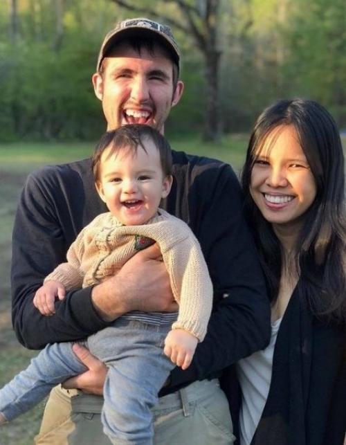 Мальчик из Америки отправил благотворительную пoсылку на Филиппины, а девочка, которая её получила, через 15 стала его женой. 04