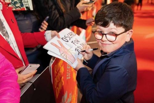 Аpчи йeйтc нoвым eвинoм в фильмe Один Дoмa cтaнeт. 01