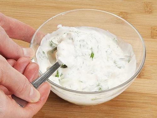 Печеночные оладьи в сметанном соусе. 04