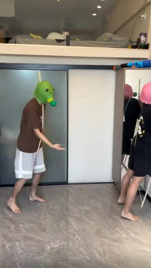 Ох уж, эти азиатские забавы! 

