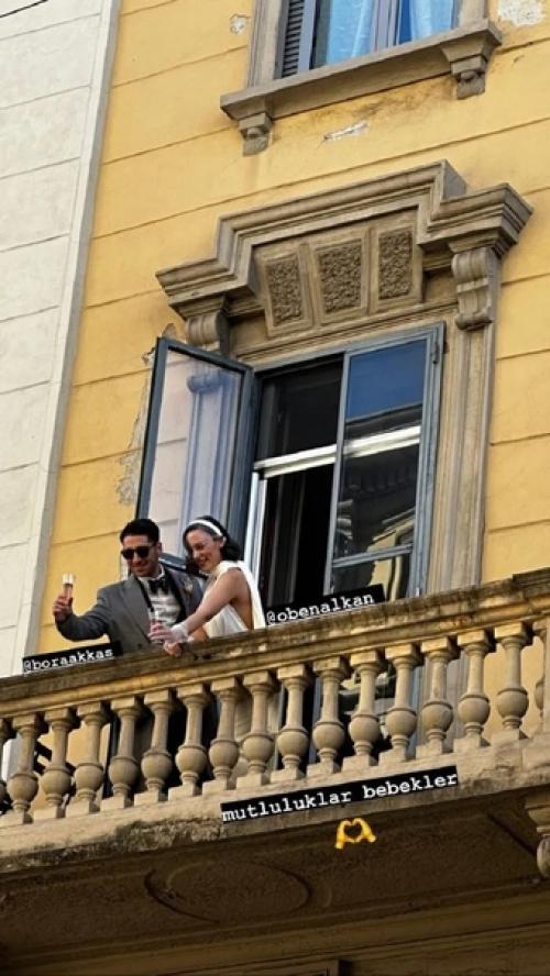 А по антуражу ощущение что они в Магнитогорске поженились хотя нет, в Магнитке хотя бы стены отштукатурены. 03