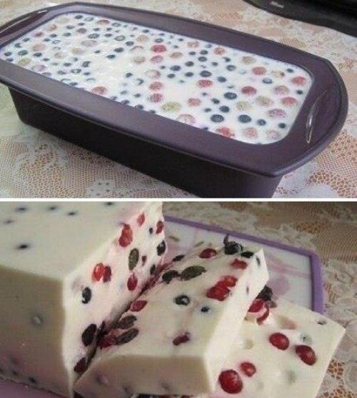 Творожный десерт с ягодами (творожный торт - желе).

