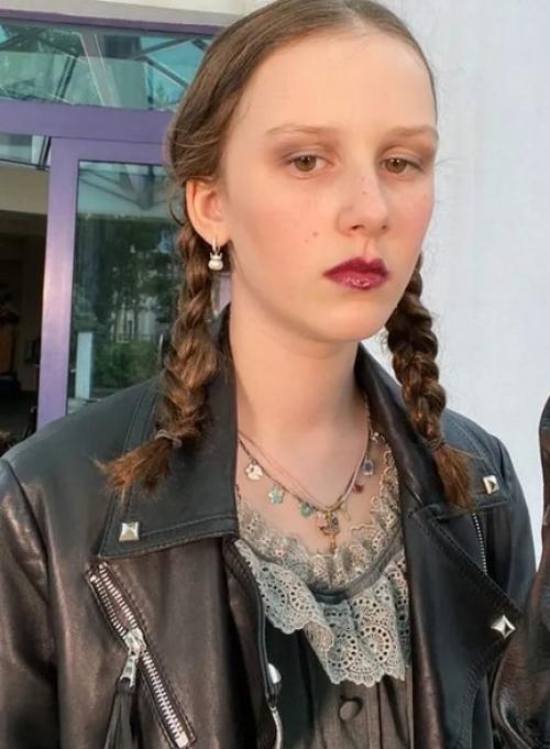 17-Летняя дочь валерии Гай германики впервые стала мамой. 02