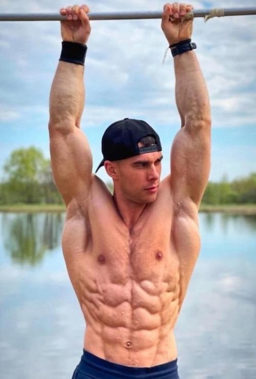 Атлет по имени Евгений лось. 02