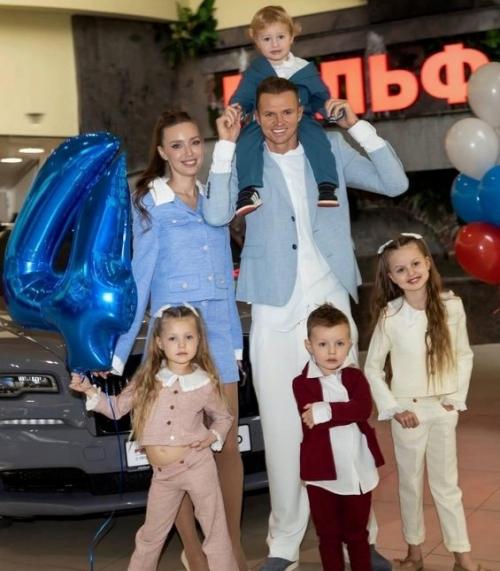 У нее Вообще-то Есть Мама: Анастасия Костенко резко высказалась о дочери Дмитрия Тарасова от бывшей жены. 02