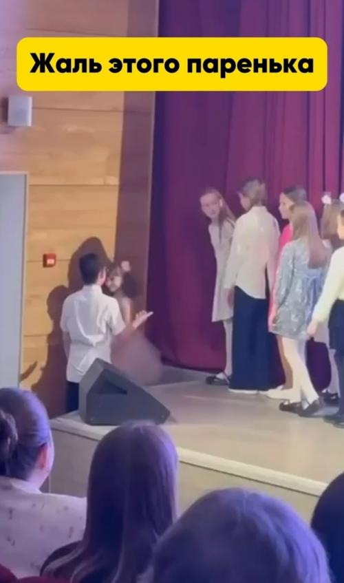 Главный френдзонщик школы: один мальчик и целый класс равнодушных Невест. 01