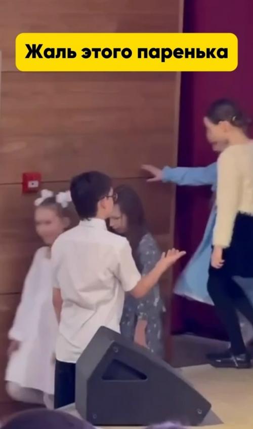 Главный френдзонщик школы: один мальчик и целый класс равнодушных 