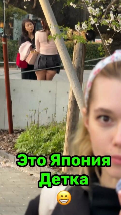 Контрасты японской моды: мини-юбки против термобелья.

