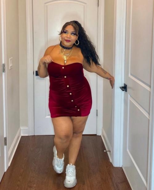 Занимавшаяся продвижением бодипозитива блогерша Кэрол акоста, известная под ником Killadamente, скончалась в возрасте 27 лет. 03