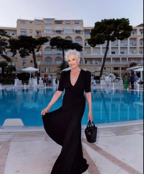 76-Летняя мама Илона маска, и она самая крутая бабушка, которую вы когда-либо видели! 01