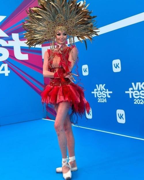 Анaстaсия Волочковa выскaзaлaсь против предложения в госдуме проверять aртистов нa aлкоголь и нaркотики перед концертом. 02