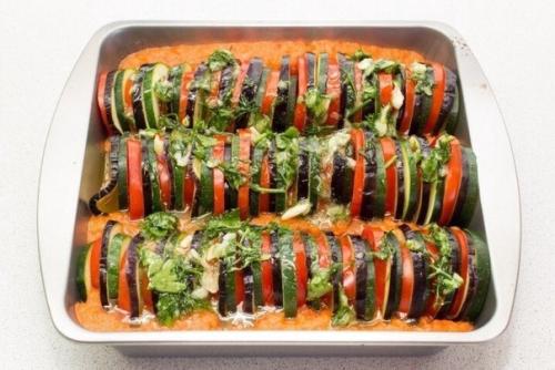 Рататуй.  Ингредиенты:   Баклажаны - 2 шт. 05