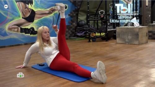 Елена кондулайнен в алых лосинах наповал сразила. 01