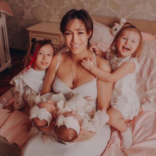 Алена Ашмарина, несомненно, очень крутая мамочка! 01