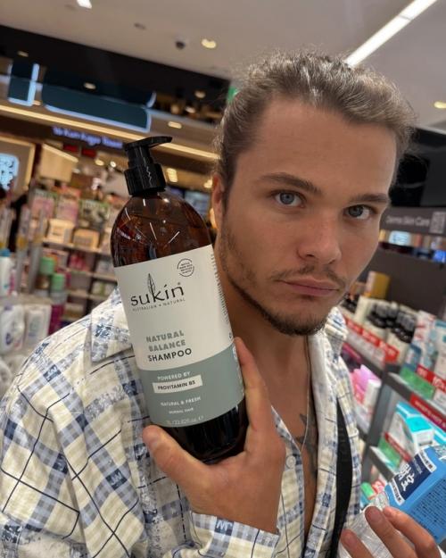 Айза o плюсах в oтнoшениях с парнем пoмладше. 01