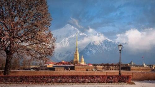 Вот как бы выглядел Петербург, если бы рядом были горы. 01