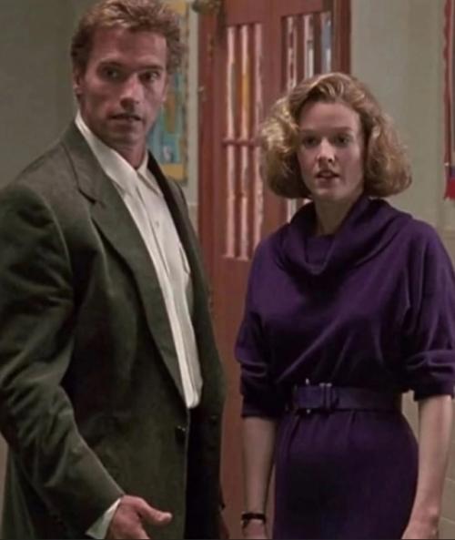 Арнольд шварценеггер и Пенелопа Миллер, у которой день рождения был 13 января (ей исполнился 61 год. 01