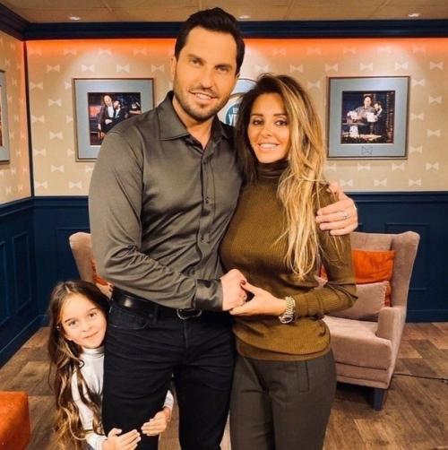 Александр ревва и его жена раньше и сейчас. 03