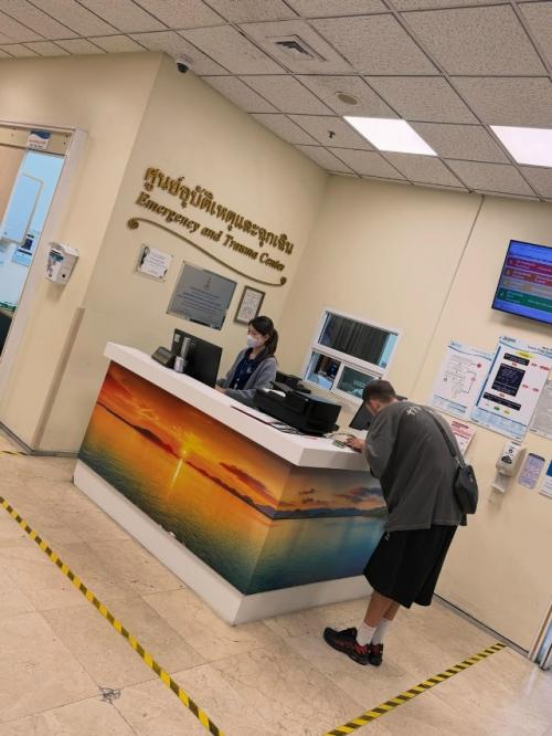 Отдых на пхукете для Алексея Долматова закончился переломом ребра после неудачного падения в бассейн. 03