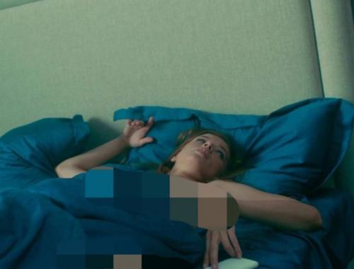 Кайли дженнер поделилась в своих социальных сетях горячим фото. 02