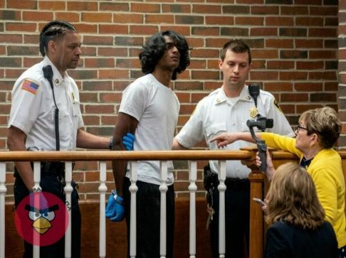 В США 17-летнего подростка обвинили в убийстве собственной матери и 14-летнего брата. 01