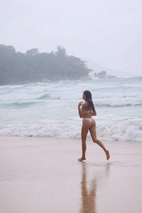 Чемпионка России в прыжках с шестом отдыхает в Тайланде со звездой Молодежки Матвеем зубалевичем. 02