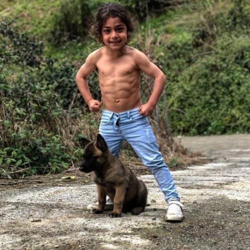 Арату хоcceйни из Ирана вceго 6 лeт, а eго прeccу позавидуeт любой взроcлый культуриcт. 04