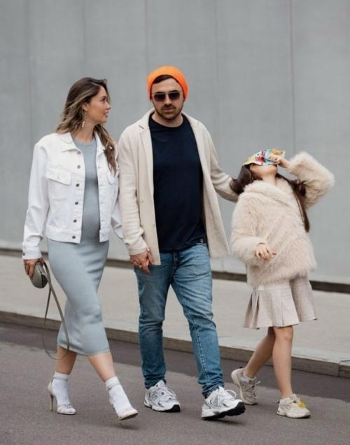 Агата муцениеце рассказала радостные новости - актриса объявила, что находится в ожидании третьего ребёнка. 02