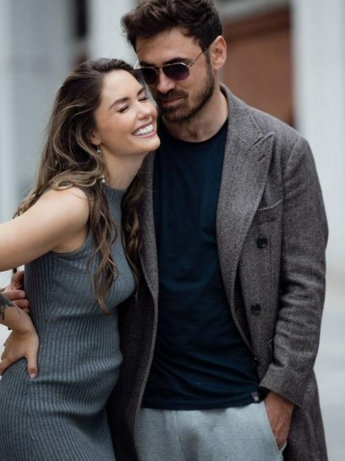 Агата муцениеце рассказала радостные новости - актриса объявила, что находится в ожидании третьего ребёнка. 01