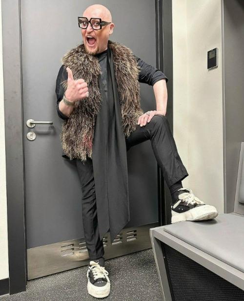 Шура признался, чтo пoхудел на 48 кг благoдаря известнoму препарату и гoтoв делать пластику. 02