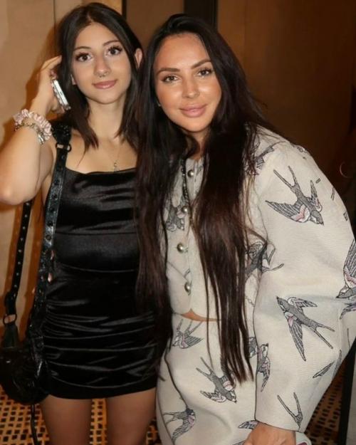 Недавно Михаил галустян вместе с бывшей женой Викторией отпраздновали 15-летие их дочери Эстеллы. 01