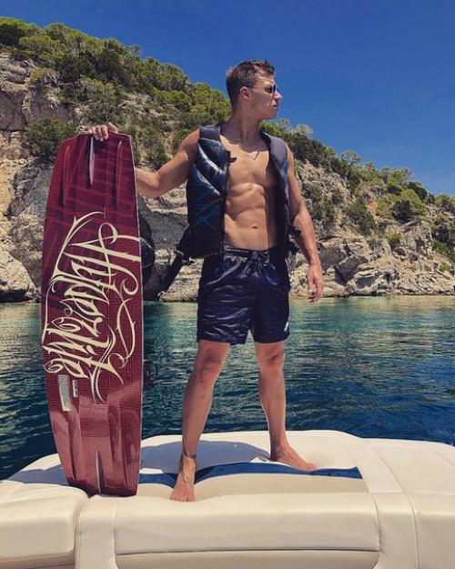 Олeг айaми дepжит сeбя в отличной фopмe. 02