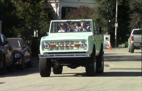 Может он хотел красненький? 01