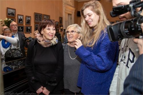 Какая она маленькая, какая она великая. 01