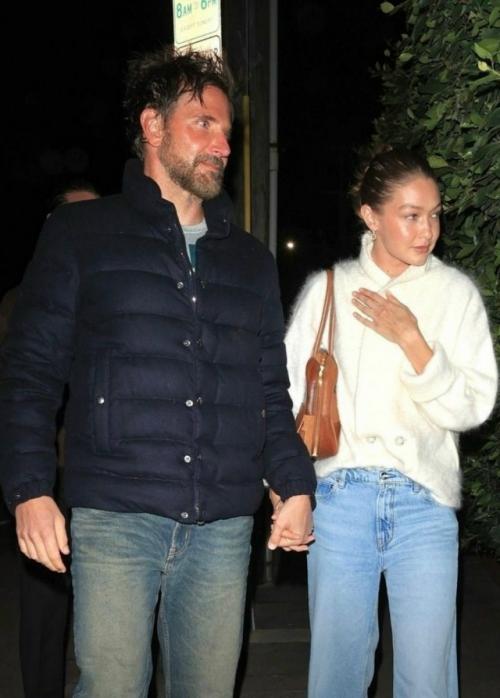 Брэдли Купер не явился на церемонию Золотой Глобус - он предпочёл провести вечер с Джиджи хадид. 01