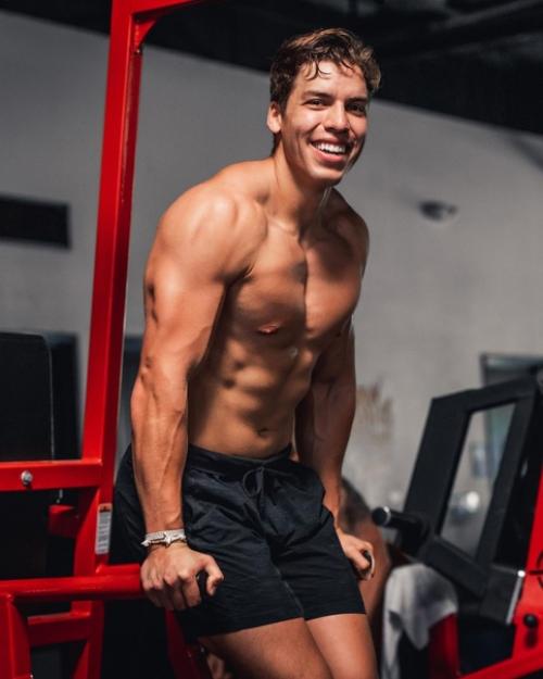 Сын Арнольда шварценеггера серьезно занялся собой. 04